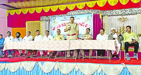విగ్రహాల ఏర్పాటుకు అనుమతి తప్పనిసరి