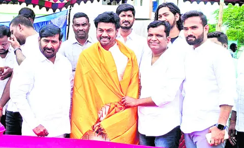 చదువుతోపాటు క్రీడల్లోనూ రాణించాలి