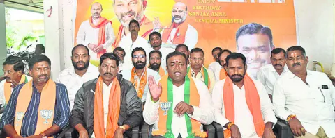 భూకబ్జాల బాగోతం బహిర్గతం చేయాలి