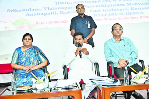 సంక్షేమ హాస్టళ్లలో ఉన్నత ప్రమాణాలు