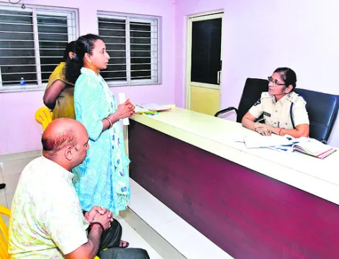 పోలీస్‌ గ్రీవెన్స్‌కు 57 ఫిర్యాదులు 