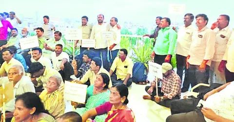 ఉద్యోగ భద్రతపై భయాందోళన 