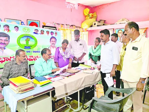 దరఖాస్తులు 11,718 