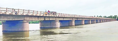 కృష్ణాకు తగ్గిన వరద 