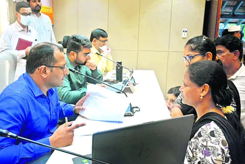 అర్జీలు పునరావృతమైతే అధికారులదే బాధ్యత