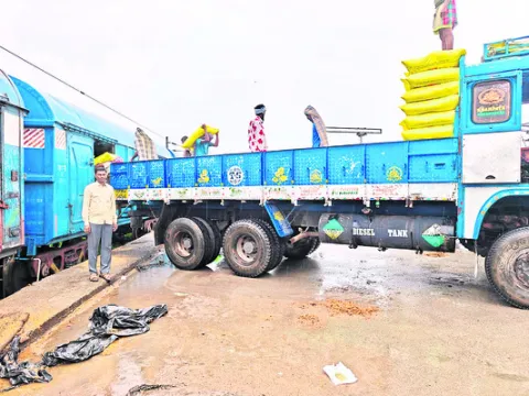 యూరియా వచ్చేసింది..
