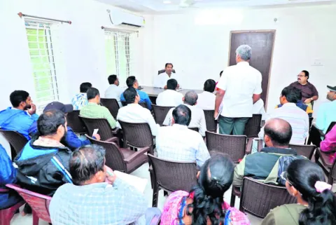 పనుల బాధ్యత మీది.. నిధుల బాధ్యత నాది 