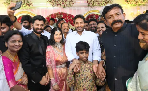 YS Jagan Attend Akepati Wedding Reception In Annamayya District