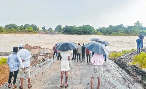Heavy to very heavy rains fell in many areas in Telangana