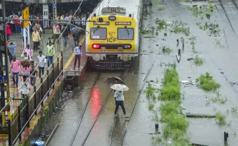 Mumbai Rain Schools Colleges Closed Water Logging Traffic Latest