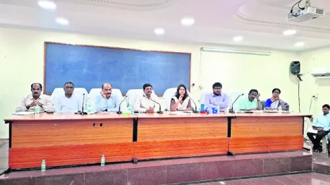 గ్రీవెన్స్‌ డేకు కచ్చితంగా రావాల్సిందే..