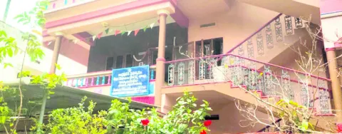 మైన్స్‌ అధికారులంటూ వసూళ్లు 