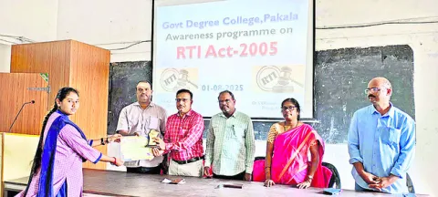సమాచార హక్కు చట్టంతో ప్రజాస్వామ్యం బలోపేతం 