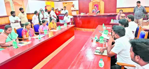 రోజువారీ చెత్త పన్నులు వసూలు చేయాలి 