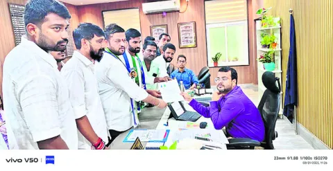 హాస్టళ్లను రక్షించాలని వినతి 