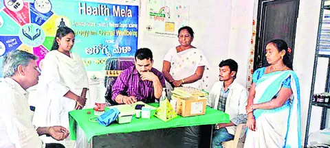 పిల్లలకు తల్లిపాలు మాత్రమే తాగించాలి