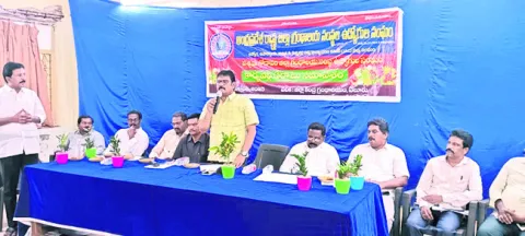 గ్రంథాలయ ఉద్యోగుల జీతాలు చెల్లించాలి 