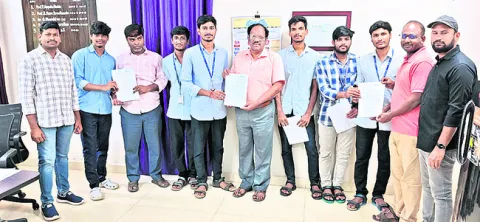 క్యాంపస్‌ డ్రైవ్‌లో ట్రిపుల్‌ ఐటీ విద్యార్థుల ప్రతిభ 