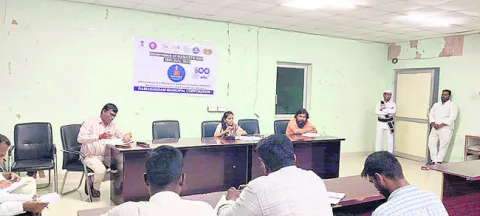 వార్డు ఆఫీసర్లు క్షేత్రస్థాయిలో పర్యటించాలి