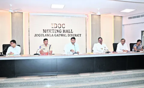 హాస్టళ్ల నిర్వహణలో నిర్లక్ష్యం వద్దు 