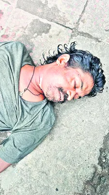 కరెంట్‌ షాక్‌తో సర్వీసింగ్‌ బాయ్‌ మృతి 