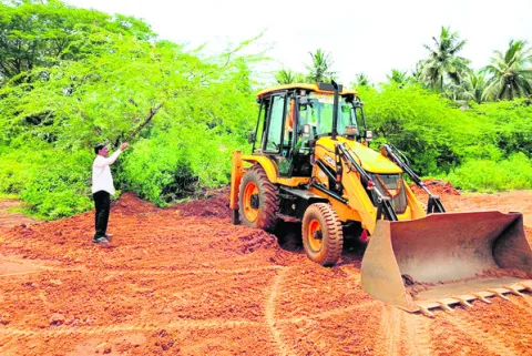 గ్రావెల్‌ అక్రమ తవ్వకాలు ఆగేనా? 