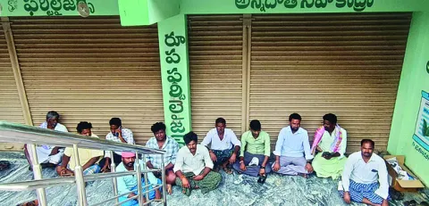 నాసిరకం విత్తనంతో నష్టపోయాం 