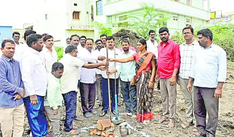 పేదల సొంతింటి కల తీరుస్తాం