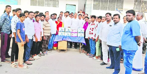హాస్టళ్ల నిర్వహణపై చిత్తశుద్ధి లేదు 