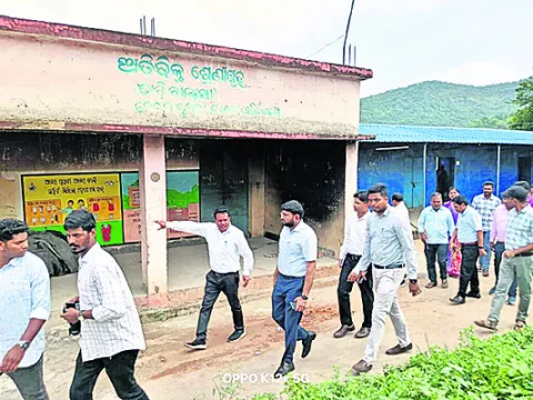 కొటియాలో కలెక్టర్‌ పర్యటన 