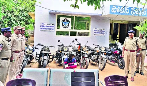 మోటార్‌ సైకిళ్ల దొంగ అరెస్టు 