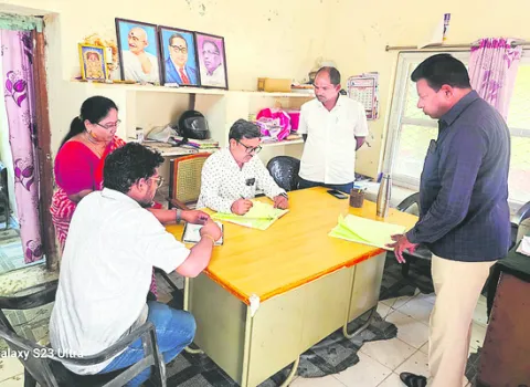 ప్రభుత్వ వైద్యంపై నమ్మకం పెంచాలి