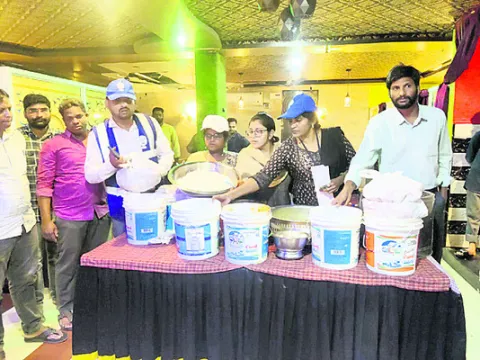 కుళ్లిన మాంసం.. నాణ్యత లేని సామగ్రి