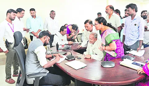 వార్షిక కౌలు అర్జీలు వేగంగా పరిష్కరిస్తున్నాం