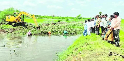 గుర్రపు డెక్క తొలగించకపోతే నిరాహార దీక్ష 