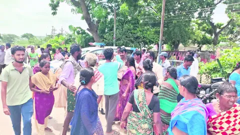 పత్తి పంట ధ్వంసంపై ఆగ్రహం