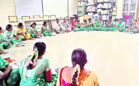 రుణ లక్ష్యం రూ.385 కోట్లు
