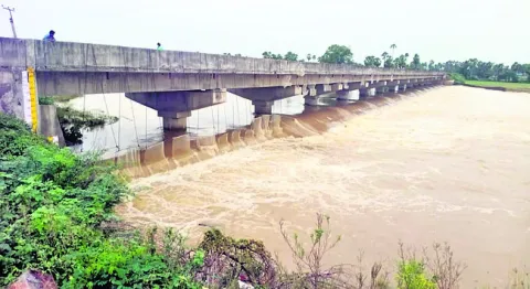 వర్షం జోరు.. ఫుల్లు నీరు!