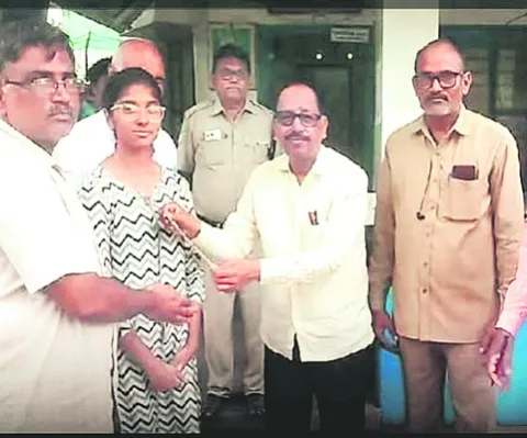 బంగారు గొలుసు అప్పగింత 