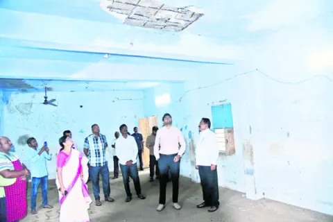 విద్యార్థులకు ఇబ్బందులు లేకుండా చూడాలి 
