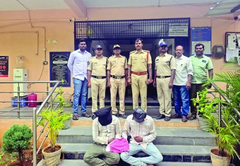 అంతర్‌ జిల్లా చైన్‌స్నాచర్ల అరెస్ట్‌ 