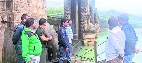 జోలాపుట్టు నీటి నిల్వల పరిశీలన 