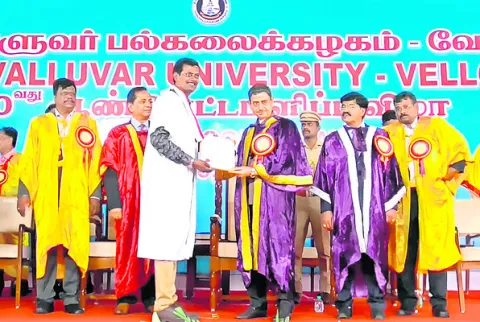 పరిశోధనా విద్యకు అధిక ప్రాధాన్యమివ్వాలి 