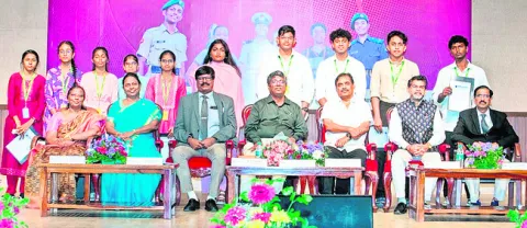 విద్యార్థులకు స్కాలర్‌షిప్‌లు రూ.5కోట్లు