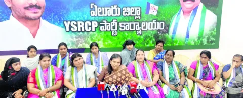 ఉచిత బస్సు పేరుతో మోసం 