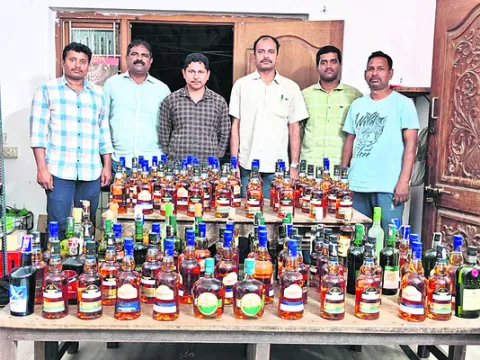 108 డిఫెన్స్‌ మద్యం బాటిళ్ల స్వాధీనం