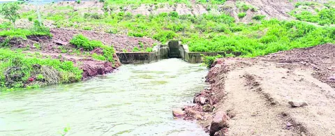 రోళ్లవాగుకు గేట్లు ఎప్పుడు బిగిస్తారు..?