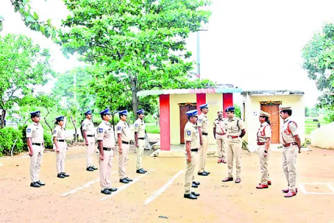 శాంతిభద్రతల పరిరక్షణలో ముందుండాలి