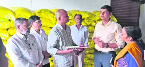 ‘యూరియా కొరత రాకుండా చూడండి’