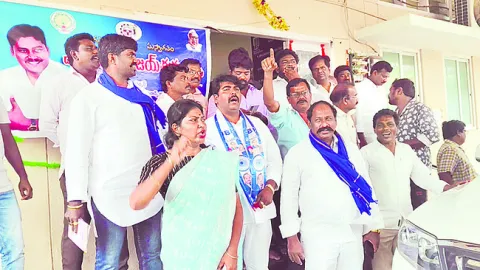 మాల కార్పొరేషన్‌ చైర్మన్‌కు ప్రొటోకాల్‌ పాటించరా?